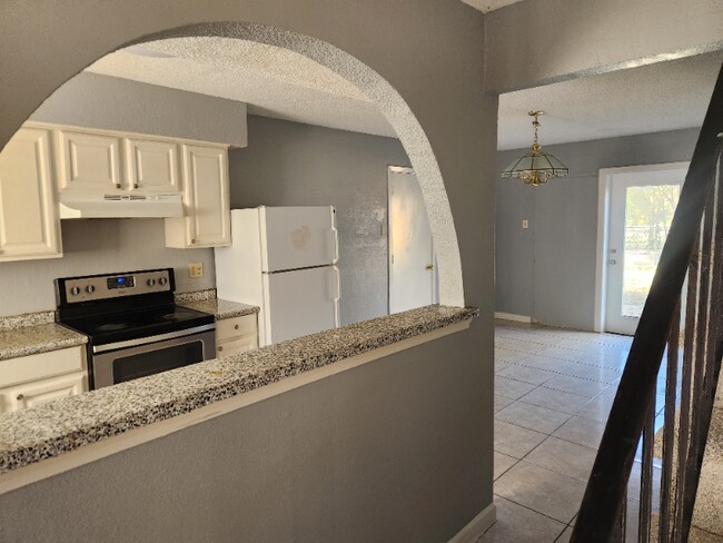 Foto del edificio - 1321 Rosewood Hills Dr