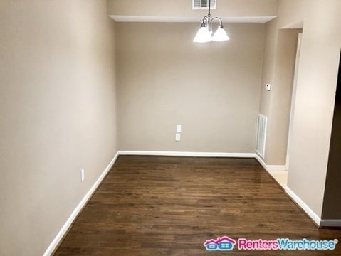 Building Photo - Gorgeous 4/3 London Townhomes community