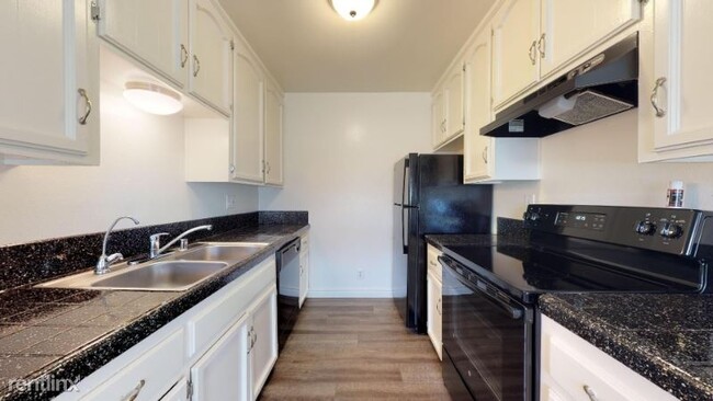 Building Photo - 2371 Grove Ave