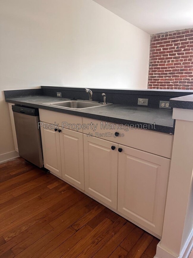 Interior Photo - Poythress Apartments