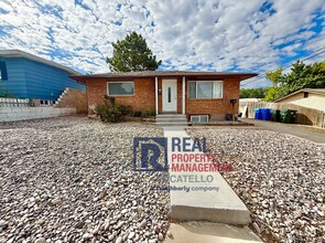 Building Photo - 625 El Rancho Blvd