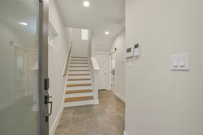 Foto del edificio - 760 W Donovan St
