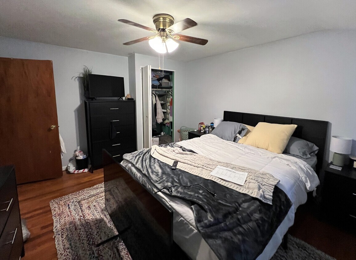 Master Bedroom - 1141 Gloria Ave