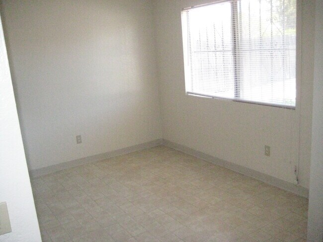 Come en la cocina - 4787 A St