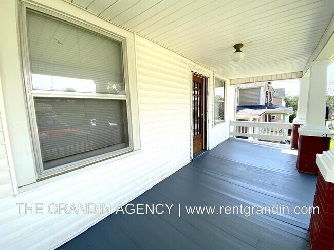 Foto del edificio - 1129 Stewart Ave SE