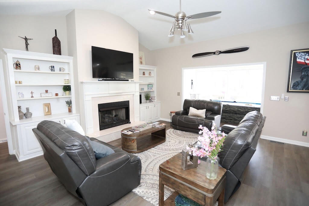 LIVING ROOM - 218 Falcon Cres