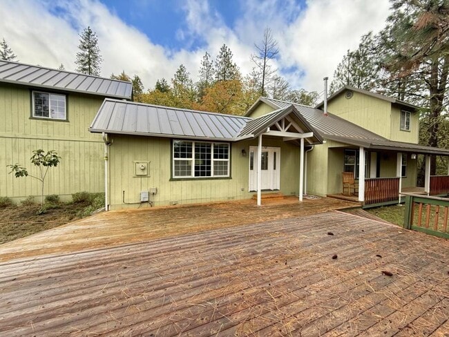 Building Photo - 300 Colonial Dr