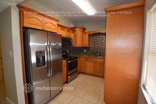 Building Photo - 8008 Pine Hill Dr