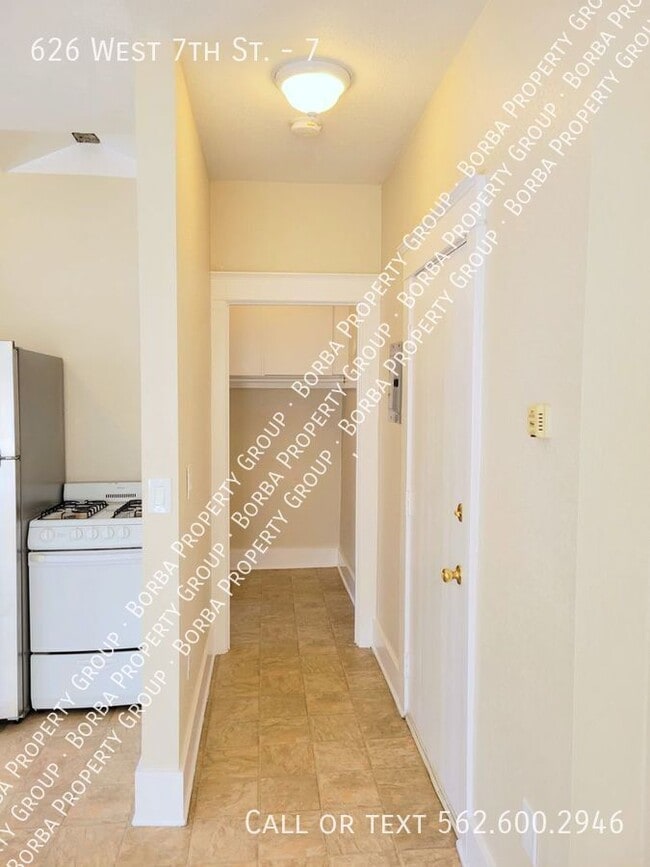 Foto del edificio - 626 W 7th St