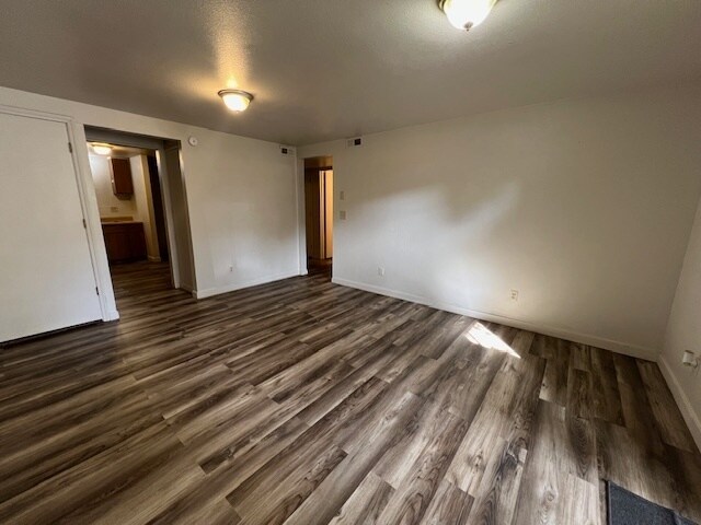 Foto del edificio - Renovated 1 bedroom in great location