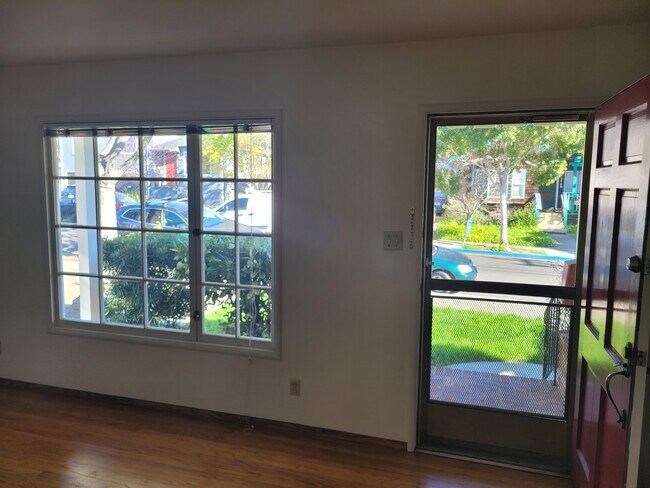 Foto del edificio - 5363 James Ave