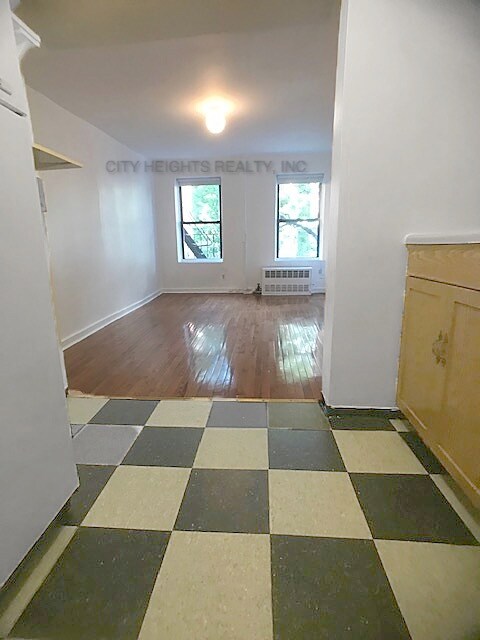 Building Photo - 436 E 9th St