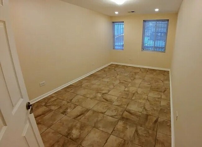 Building Photo - 5205 S Drexel Ave