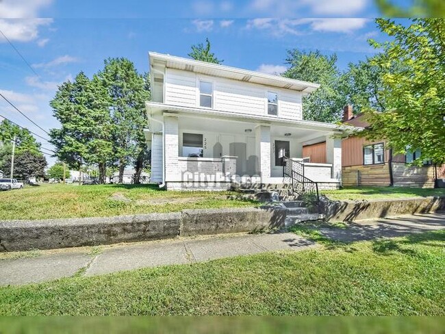 Photo - 227 S Dearborn St House