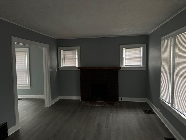 Building Photo - Coming Soon-Large house with fresh paint &...