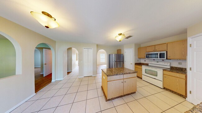 Building Photo - Beautiful 2-Story 3/2.5 - with 2 Bonus Roo...