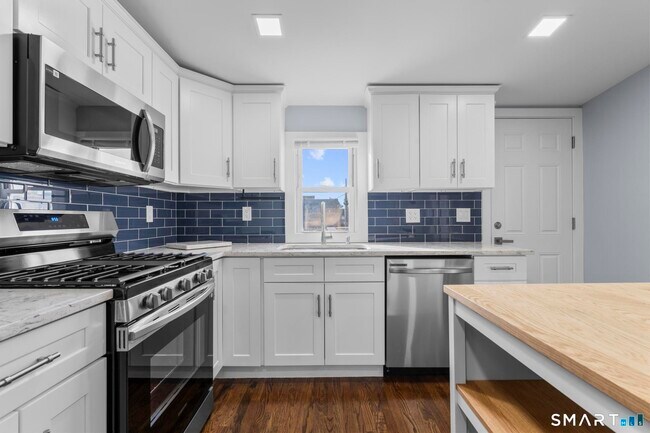 Building Photo - 75 Commercial St