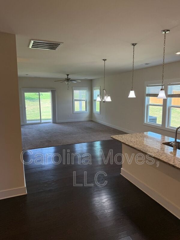 Building Photo - 6 Larson Dr