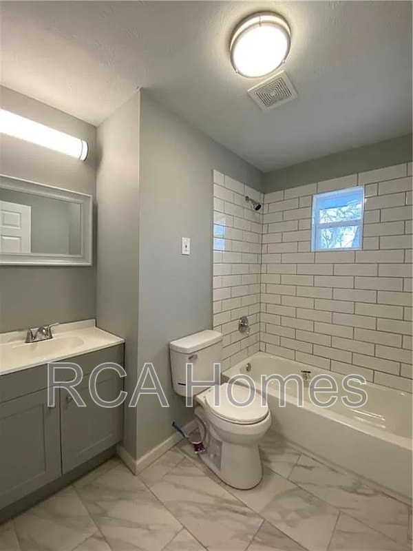 Building Photo - 834 W 26th St