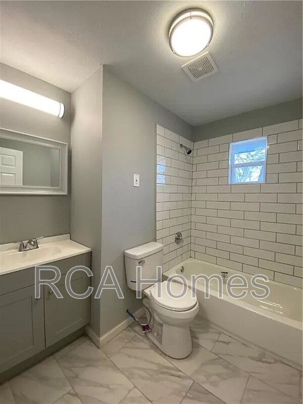 Foto del edificio - 834 W 26th St