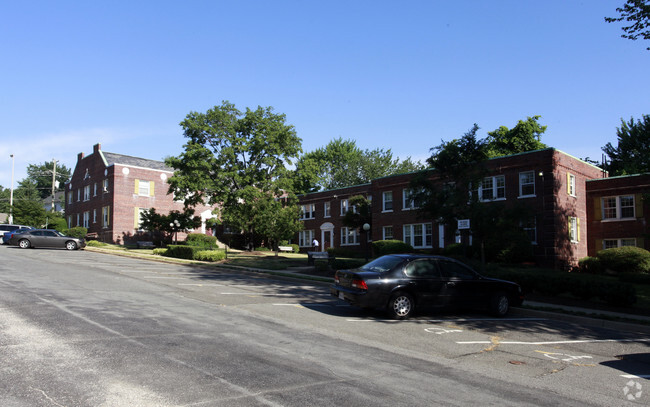 Building Photo - Colonial Village I