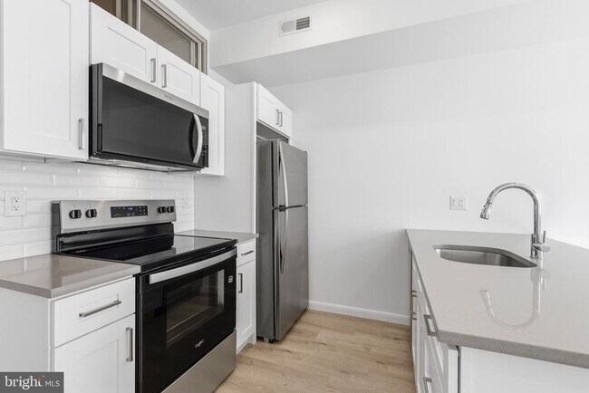 Foto del edificio - 7248 Rising Sun Ave