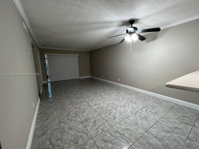Foto del edificio - 3410 Foxcroft Rd