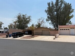Building Photo - 2605 Country Club Dr