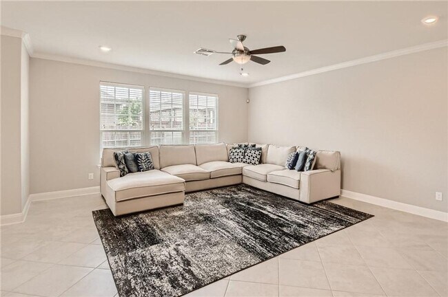 Building Photo - 303 White River Dr
