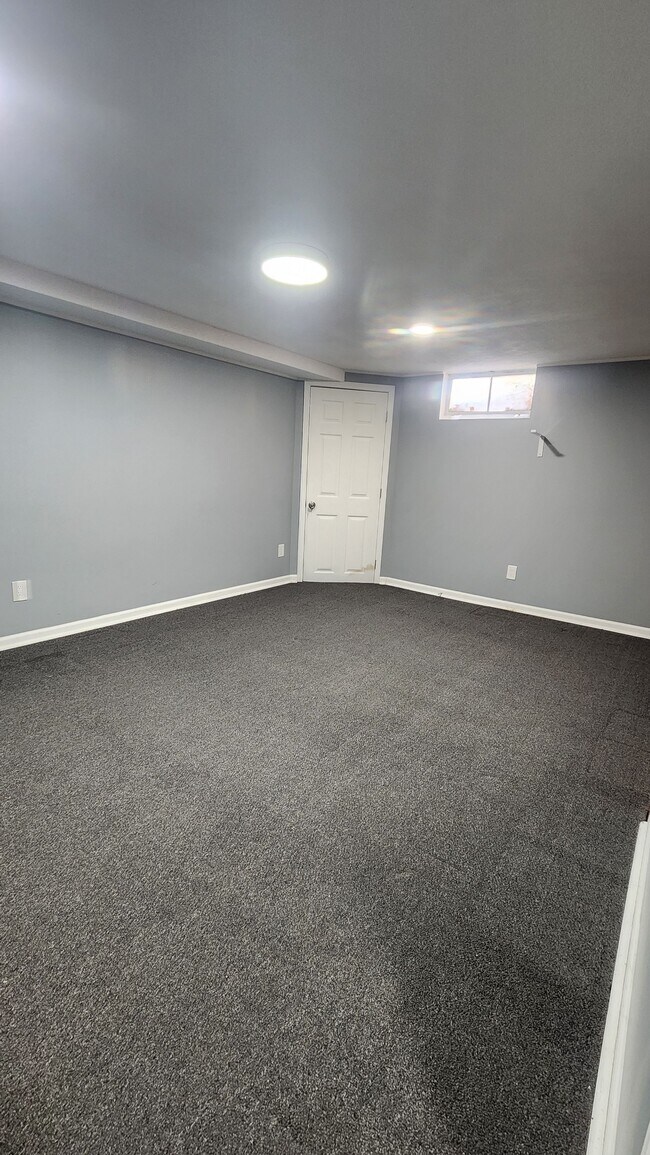 Building Photo - 2630 N 70th St