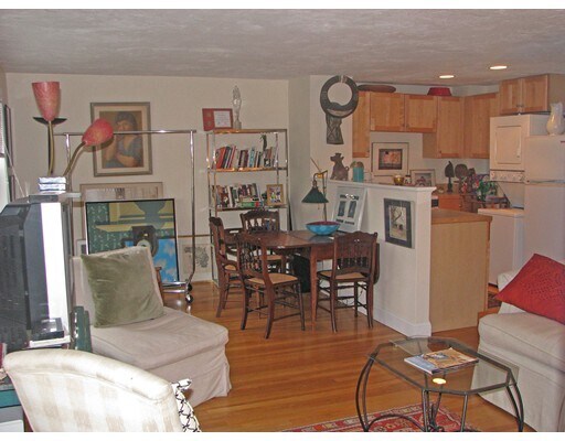 Foto del edificio - 5 Rocky Neck Ave