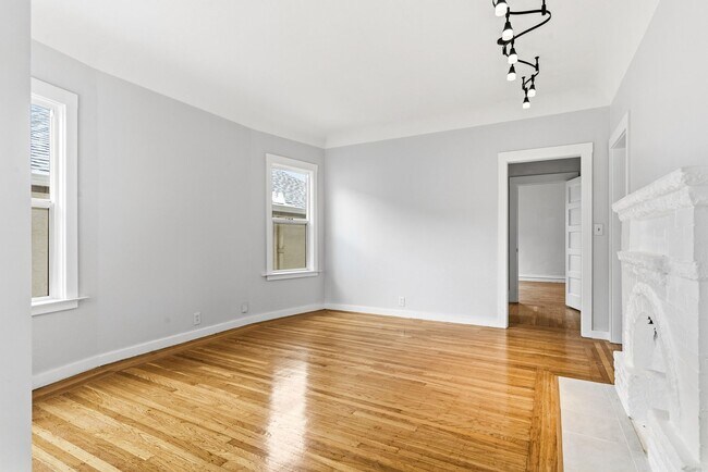 Foto del edificio - Fully Renovated 2 Bed, 1 Bath Oakland Home with In-Unit Laundry