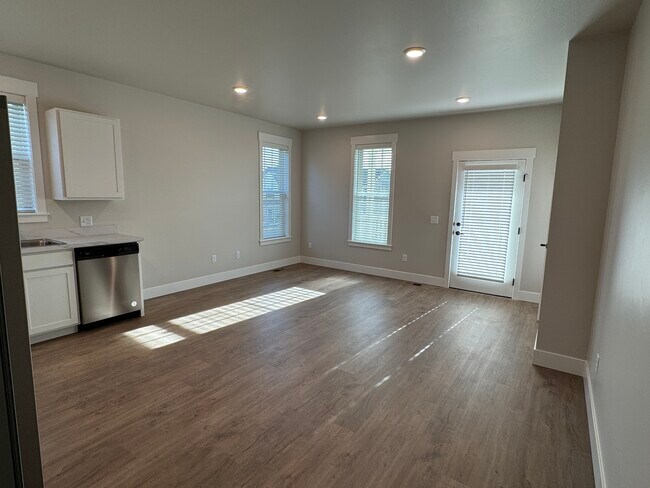 Foto del edificio - 6123 Elysian Rd
