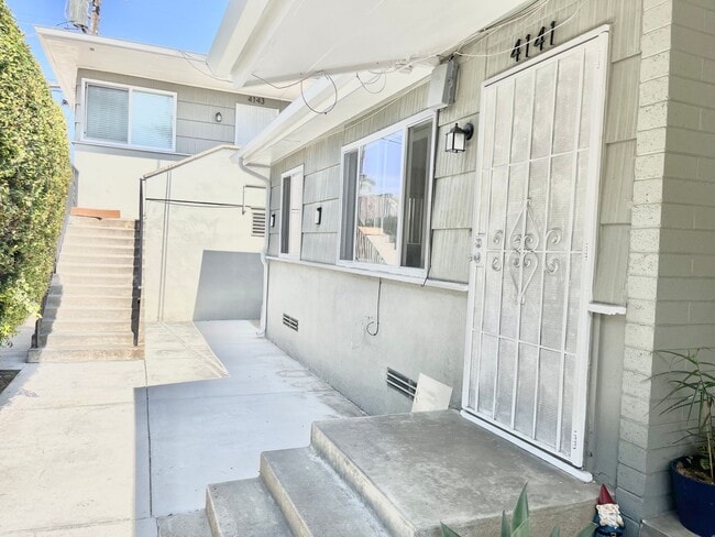 Building Photo - 2 bed 1 bath Apt in North Park Area