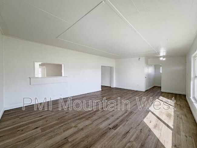 Foto del edificio - 450 W 200 N