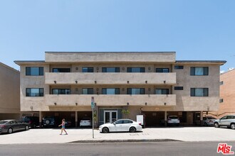 Building Photo - 931 N Alfred St