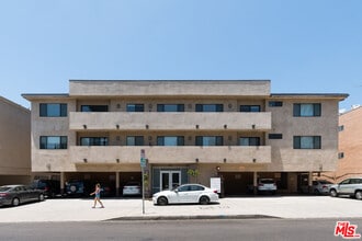 Building Photo - 931 N Alfred St