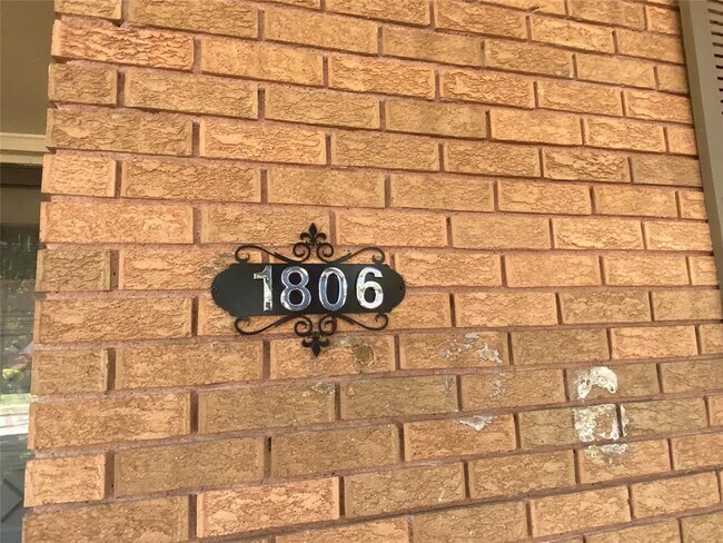 Foto del edificio - 1806 Robin Ln