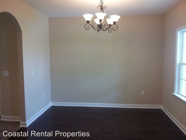 Building Photo - 421 Hillsborough Dr