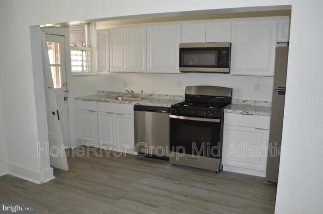 Building Photo - 1346 Cambria St