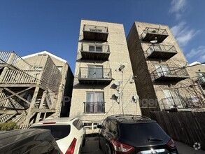 Building Photo - 2729 W Congress Pkwy