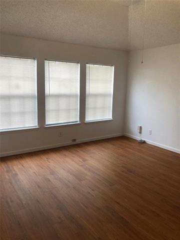 Foto del edificio - 2021 Meadow Park Dr