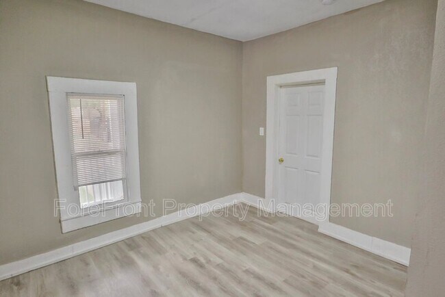 Building Photo - 2126 S Laredo St