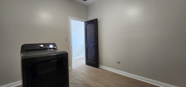 Building Photo - 2552 S Central Park Ave