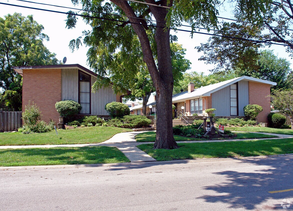 206 N Brockway St, Palatine, IL 60067 Apartments in Palatine, IL