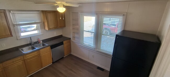 Kitchen - 4104 Elledge Dr