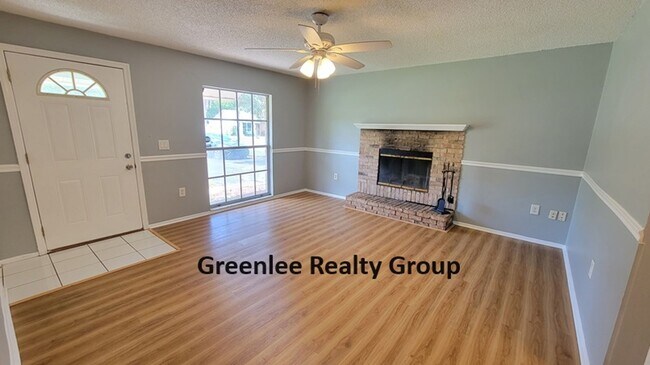 Building Photo - Adorable 2 Bed/1 Bath Updated Home in Seve...