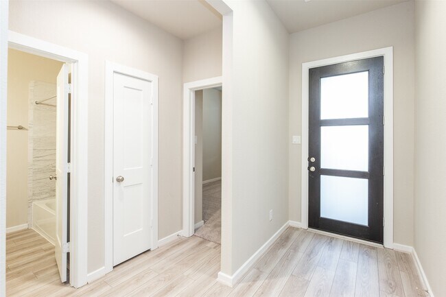 Building Photo - 4022 Maple Glen Dr
