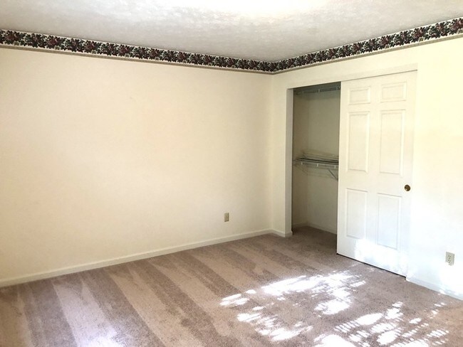 Building Photo - Open Floor Plan 2 Bed 2 Bath Condo!