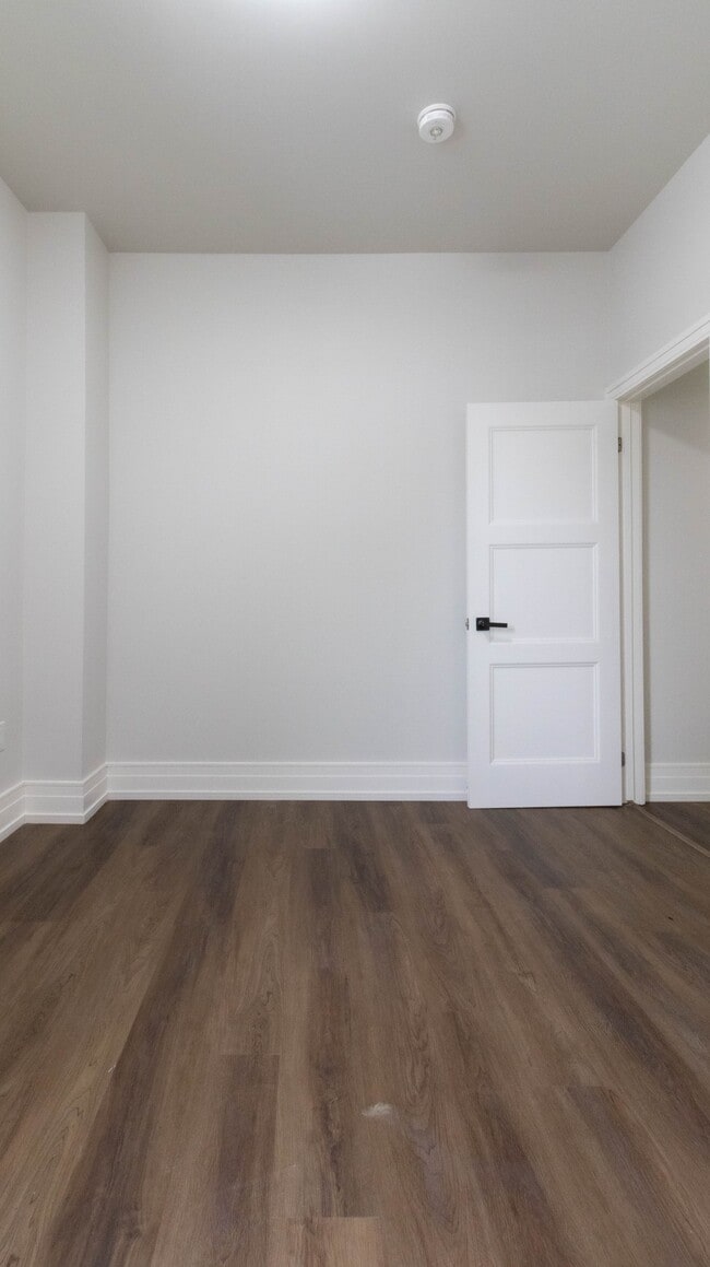 Photo du bâtiment - 3-52 Charlton Avenue West Hamilton